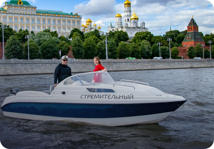 Прогулки на катере в Москве